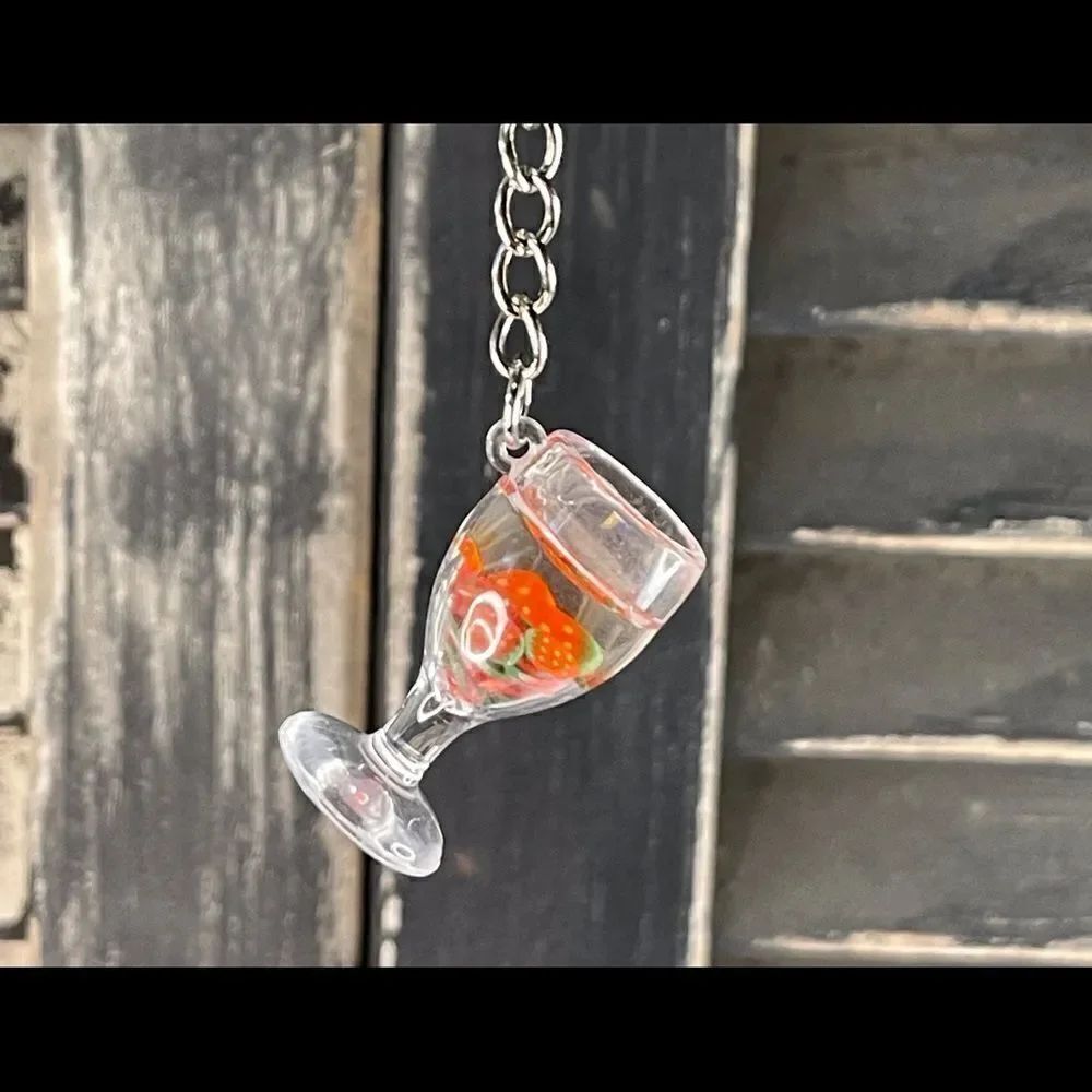 Strawberry Goblet Keychain - Picture 2 of 4
